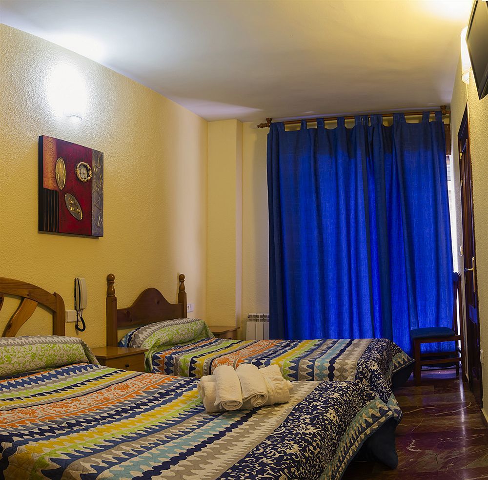 Hostal Nevot Granada Exterior photo